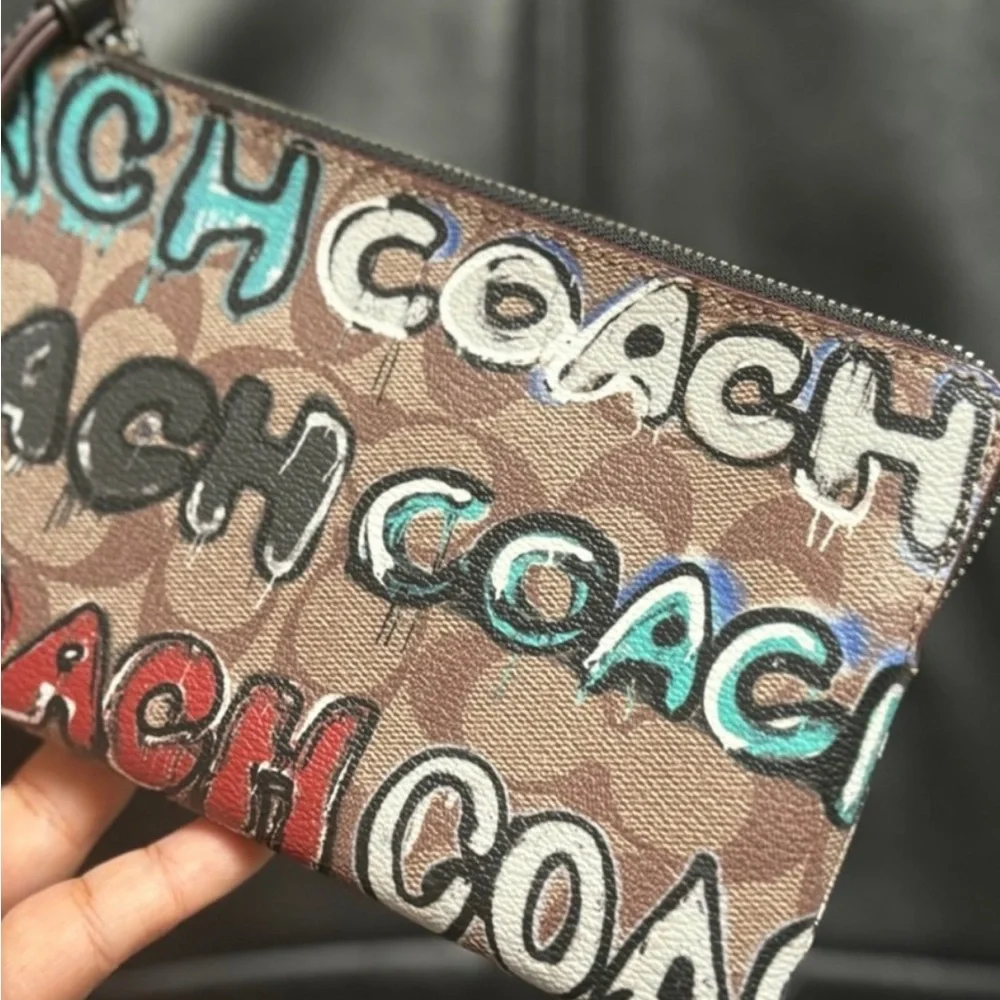 NWOT CM673 Coach X Mint + Serf Large Corner Zip Wristlet In Signature Canvas